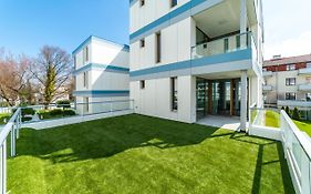 Sauna & Spa White Deluxe With Terrace By Oneapartments